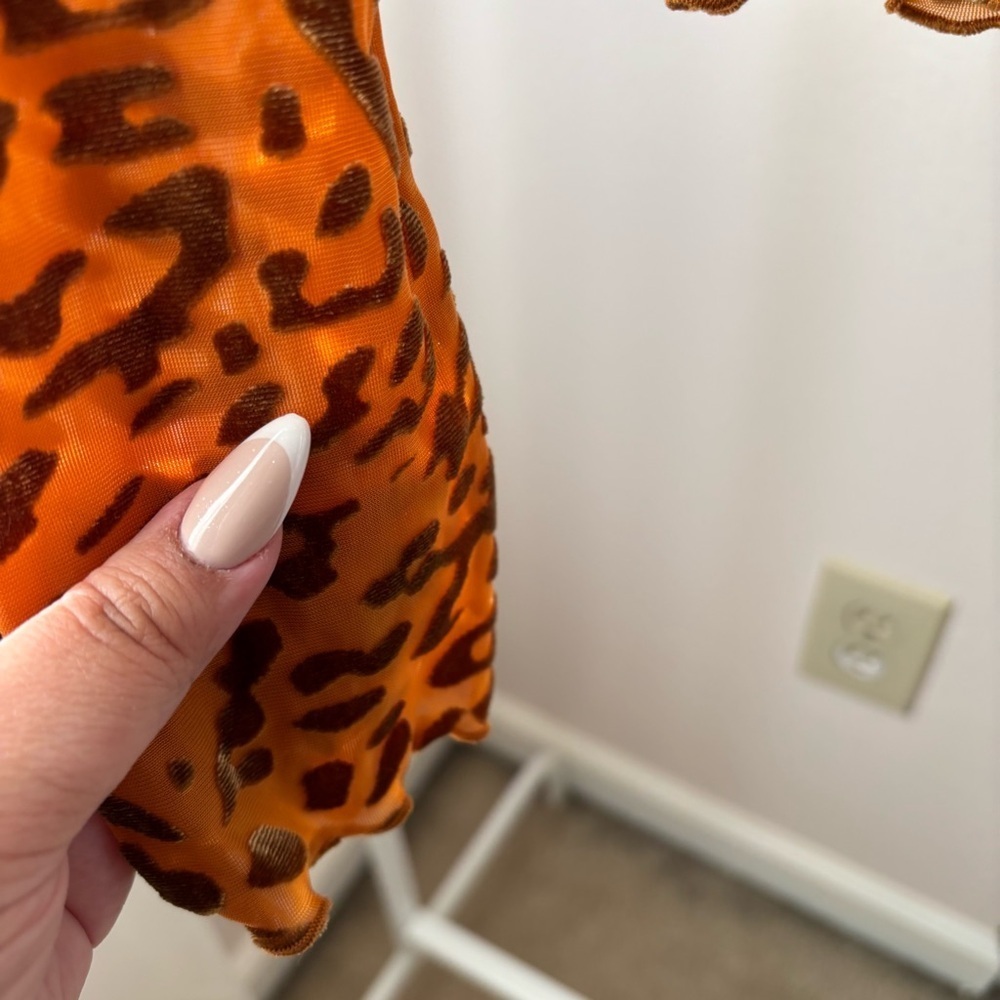 Urban Outfitters Out From Under Leopard Print Velvet Mock-Neck Top Small - Picture 8 of 11